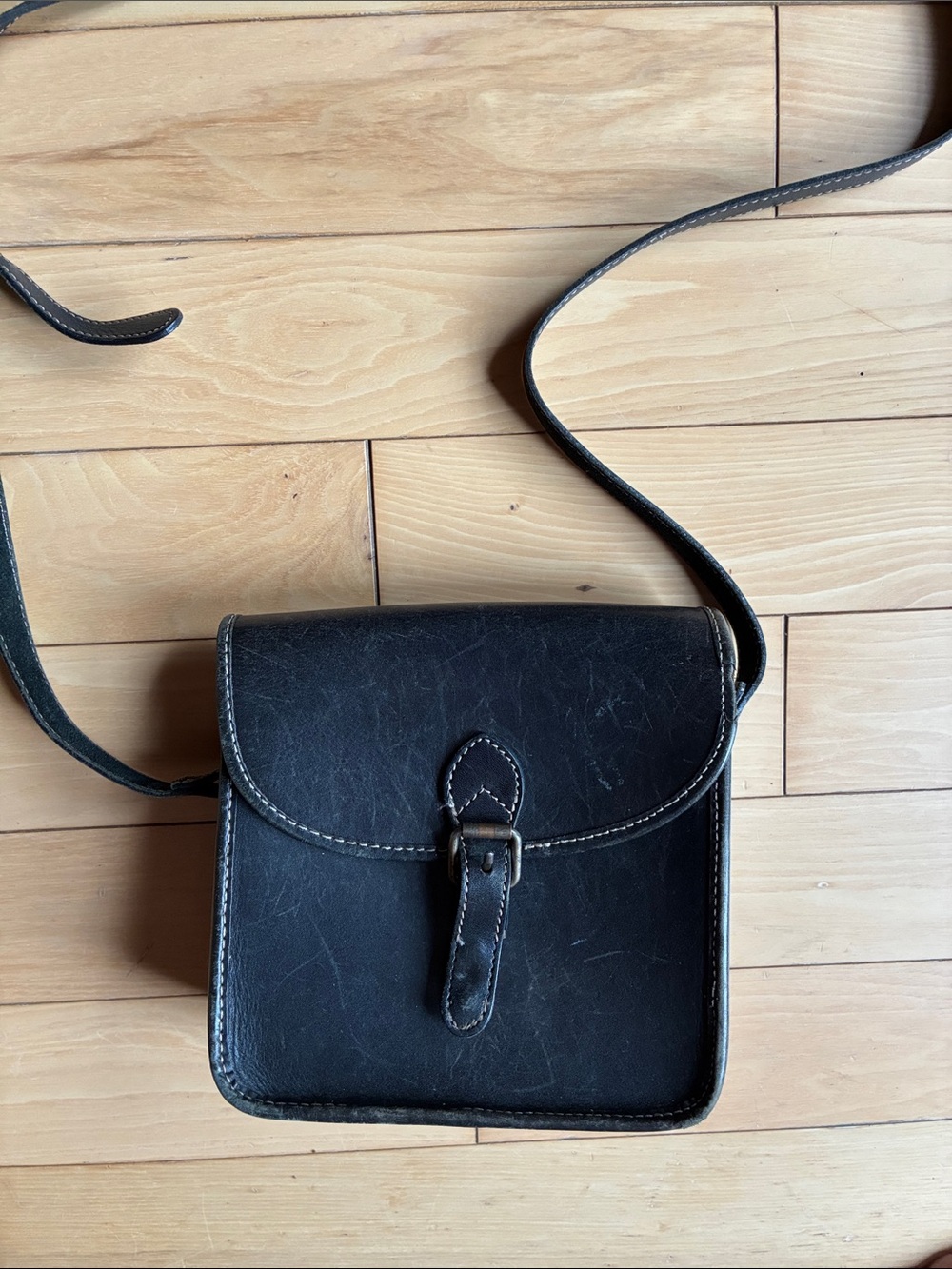 Vintage Y2K gap leather camera bag style purse